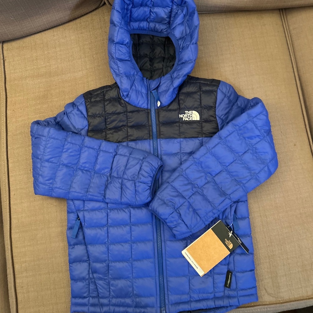 NEW The North Face Boys’ Thermoball Hooded Small 7/8